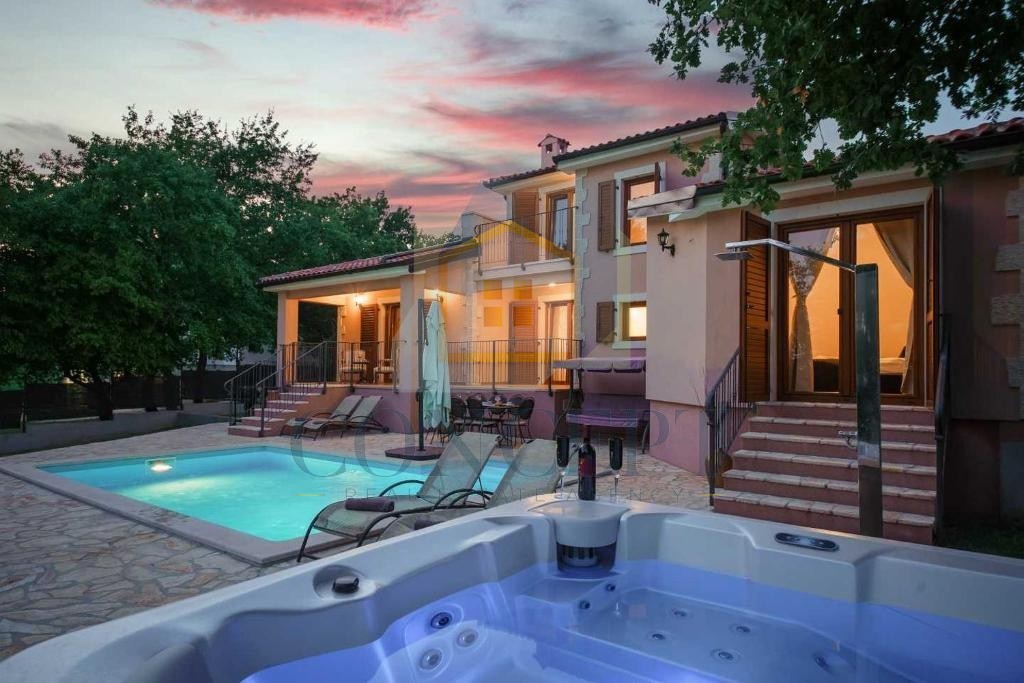 Poreč, dintorni, Splendida casa con piscina in posizione tranquilla, a 5 km dal mare