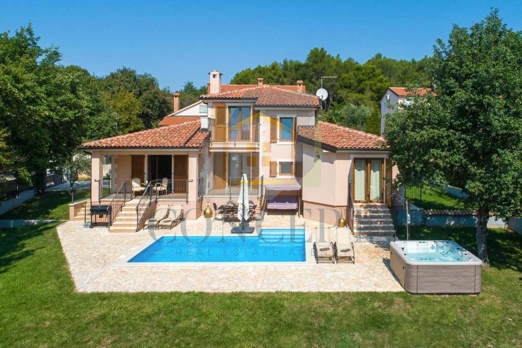 Poreč, dintorni, Splendida casa con piscina in posizione tranquilla, a 5 km dal mare