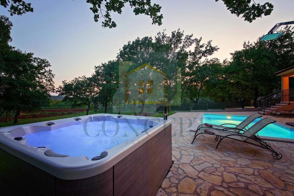 Poreč, dintorni, Splendida casa con piscina in posizione tranquilla, a 5 km dal mare