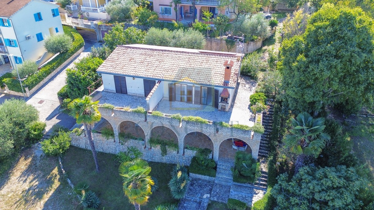 Poreč, dintorni, Appartamento da ristrutturare con vista mare, 3 km dal mare