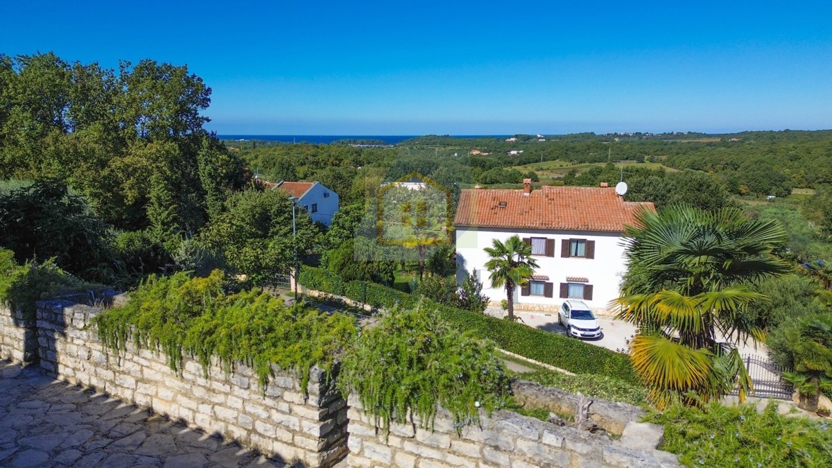 Poreč, dintorni, Appartamento da ristrutturare con vista mare, 3 km dal mare