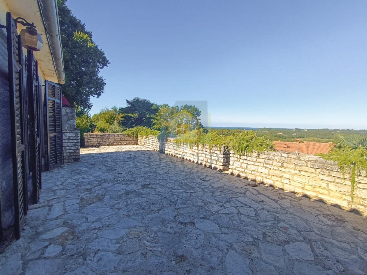 Poreč, dintorni, Appartamento da ristrutturare con vista mare, 3 km dal mare