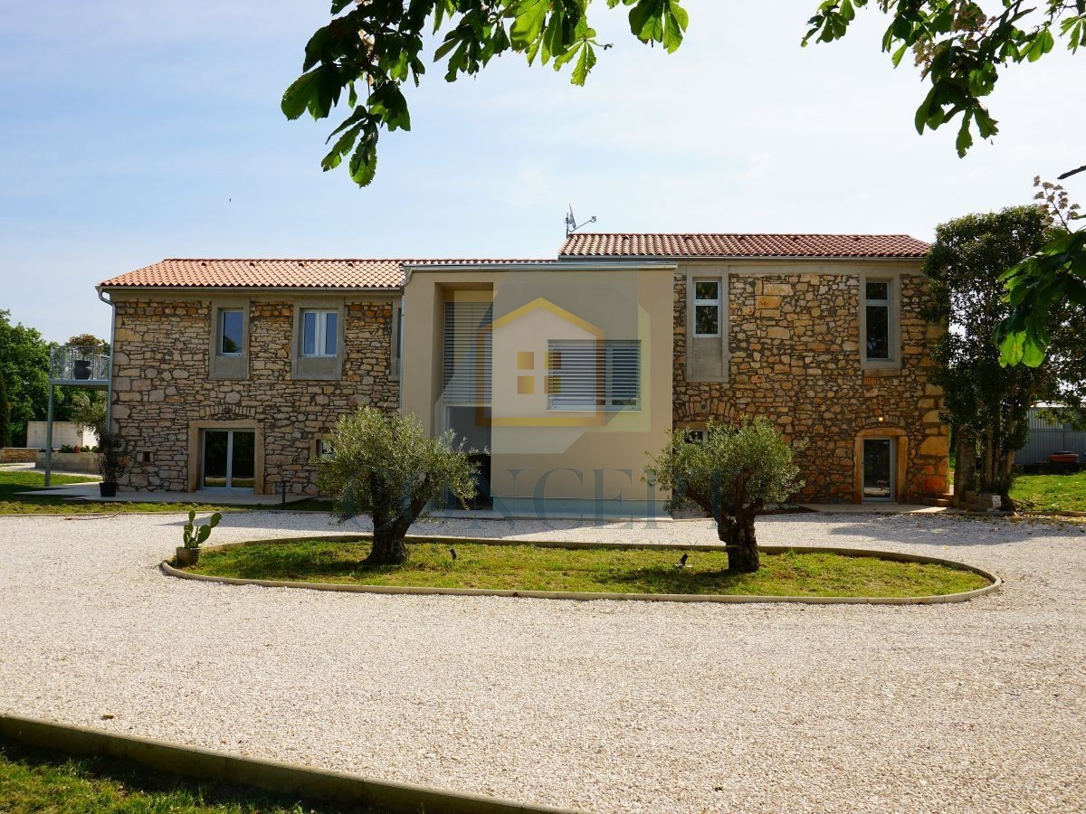 Poreč, dintorni, Ristrutturata villa in pietra con piscina e ampio giardino, 12 km dal mare