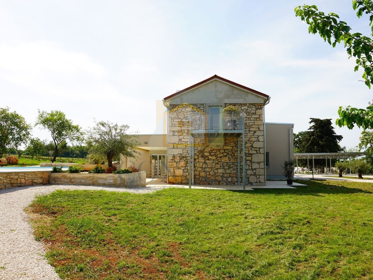 Poreč, dintorni, Ristrutturata villa in pietra con piscina e ampio giardino, 12 km dal mare