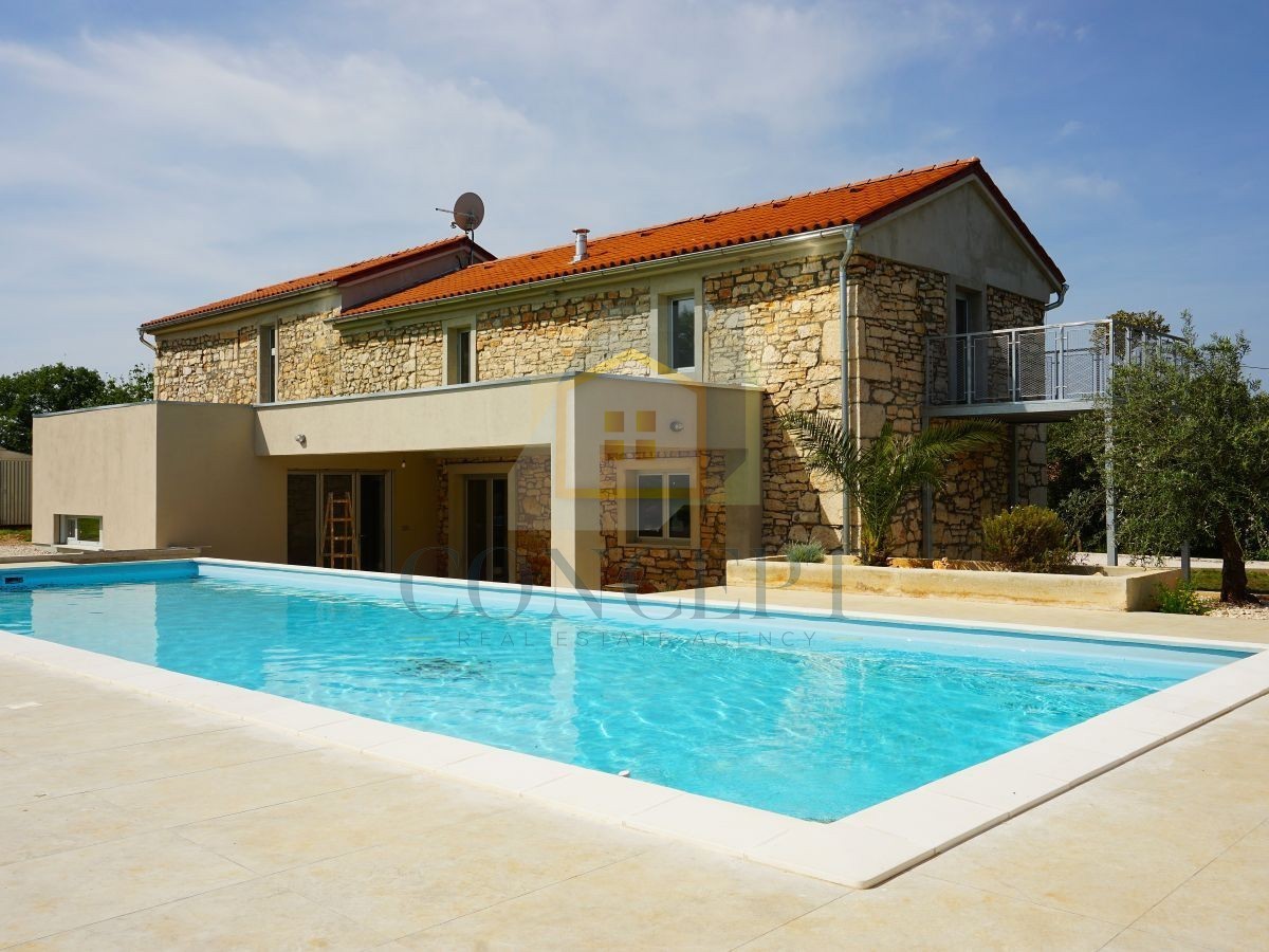 Poreč, dintorni, Ristrutturata villa in pietra con piscina e ampio giardino, 12 km dal mare