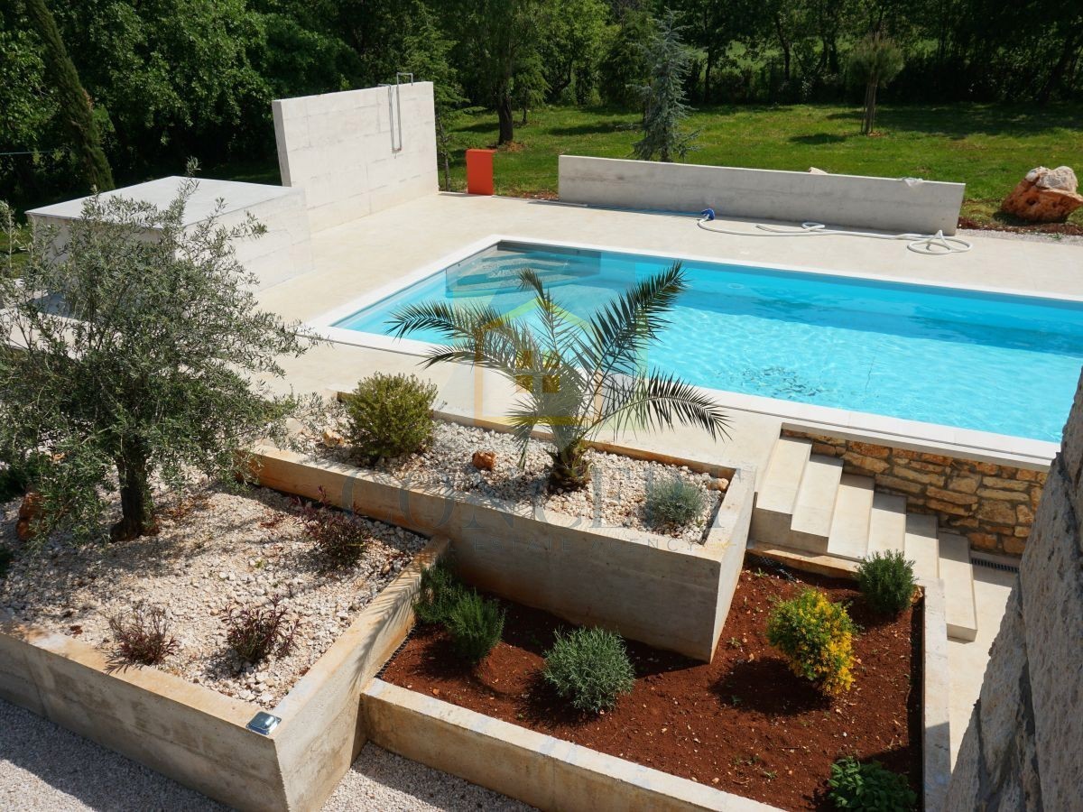 Poreč, dintorni, Ristrutturata villa in pietra con piscina e ampio giardino, 12 km dal mare