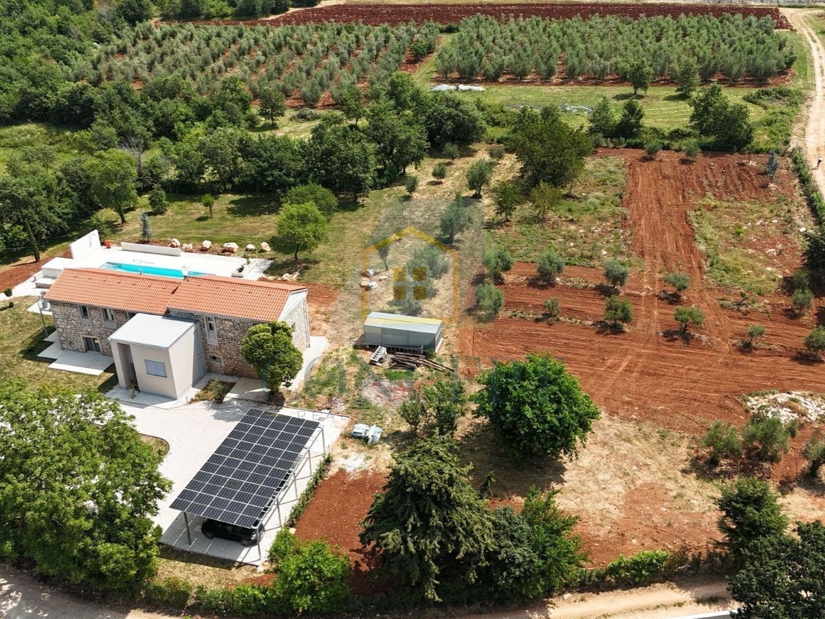 Poreč, dintorni, Ristrutturata villa in pietra con piscina e ampio giardino, 12 km dal mare