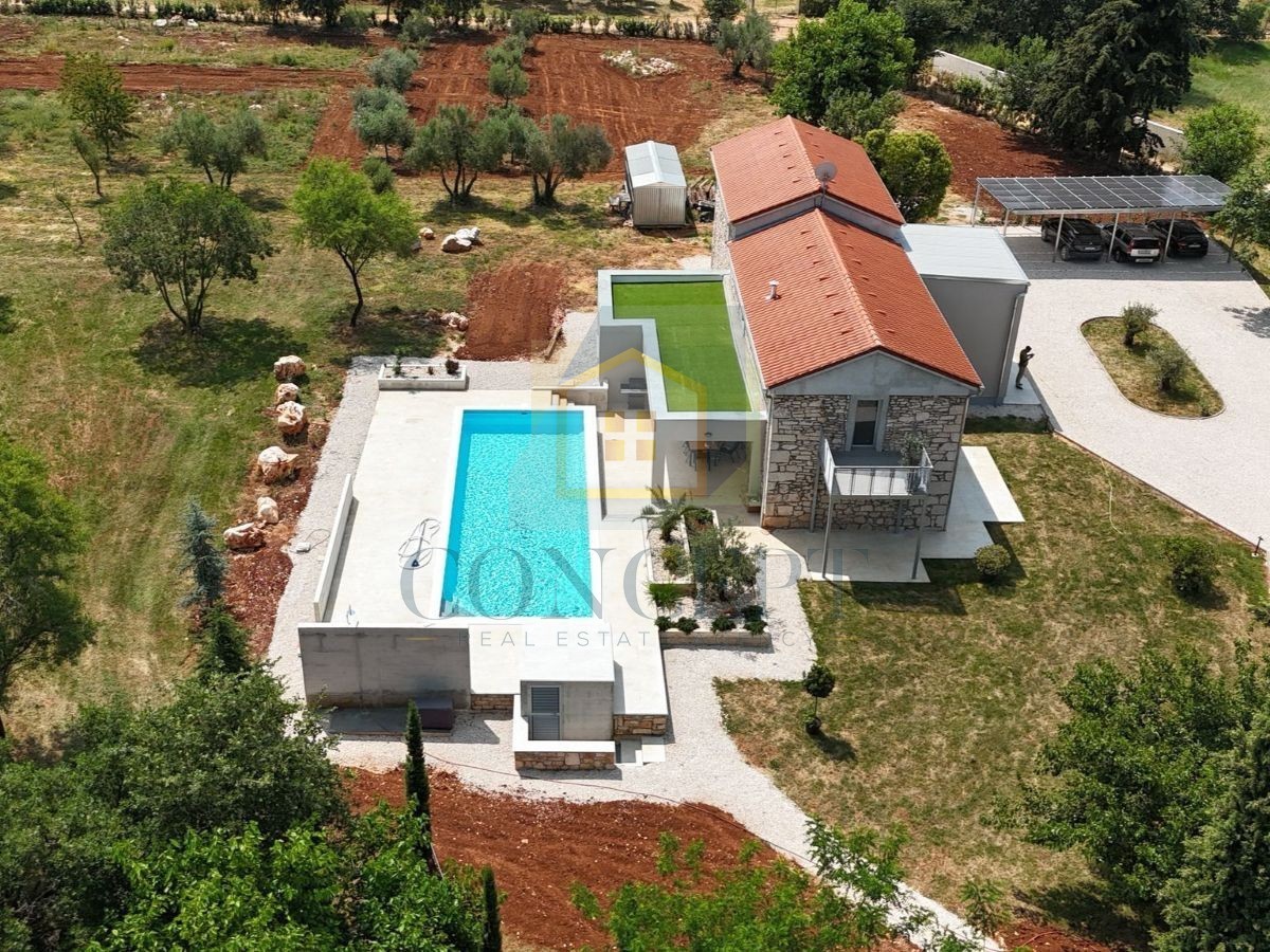 Poreč, dintorni, Ristrutturata villa in pietra con piscina e ampio giardino, 12 km dal mare