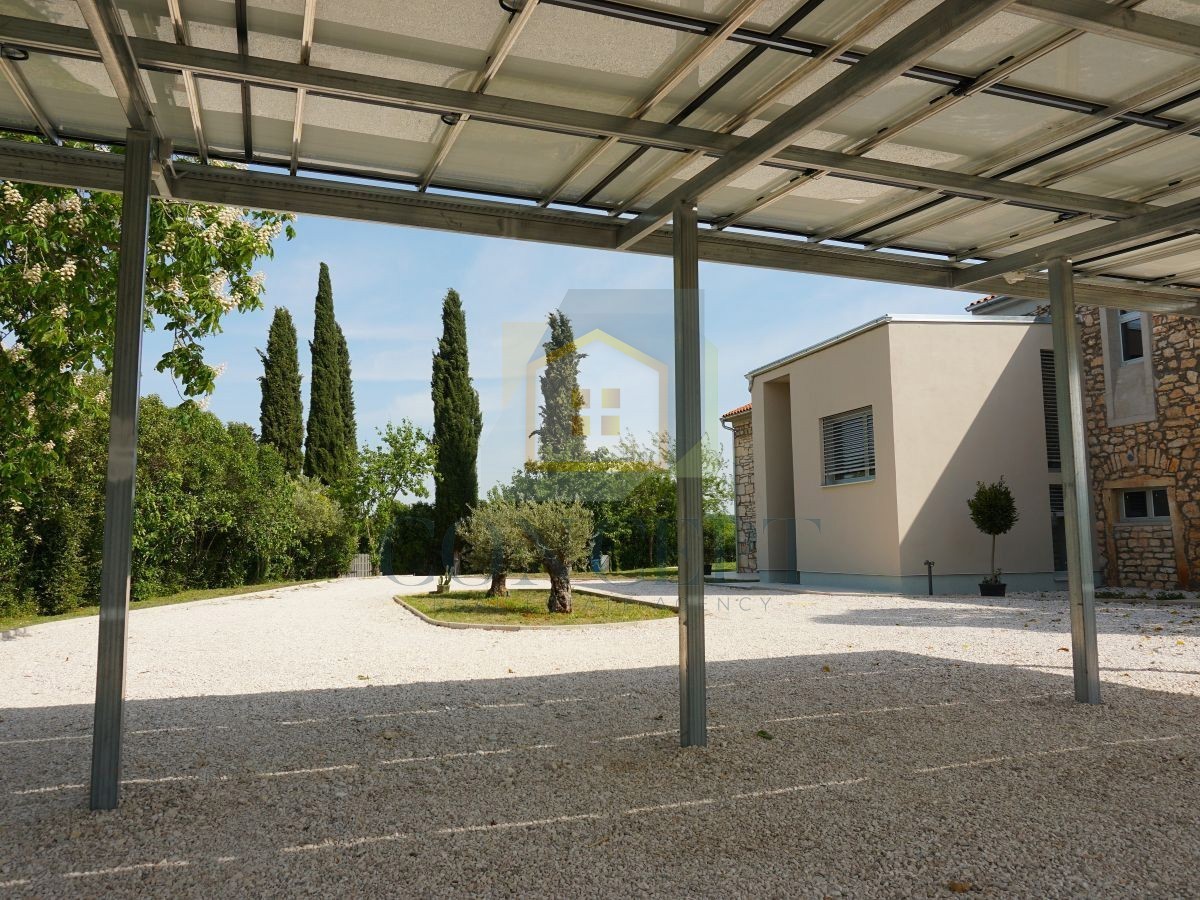 Poreč, dintorni, Ristrutturata villa in pietra con piscina e ampio giardino, 12 km dal mare