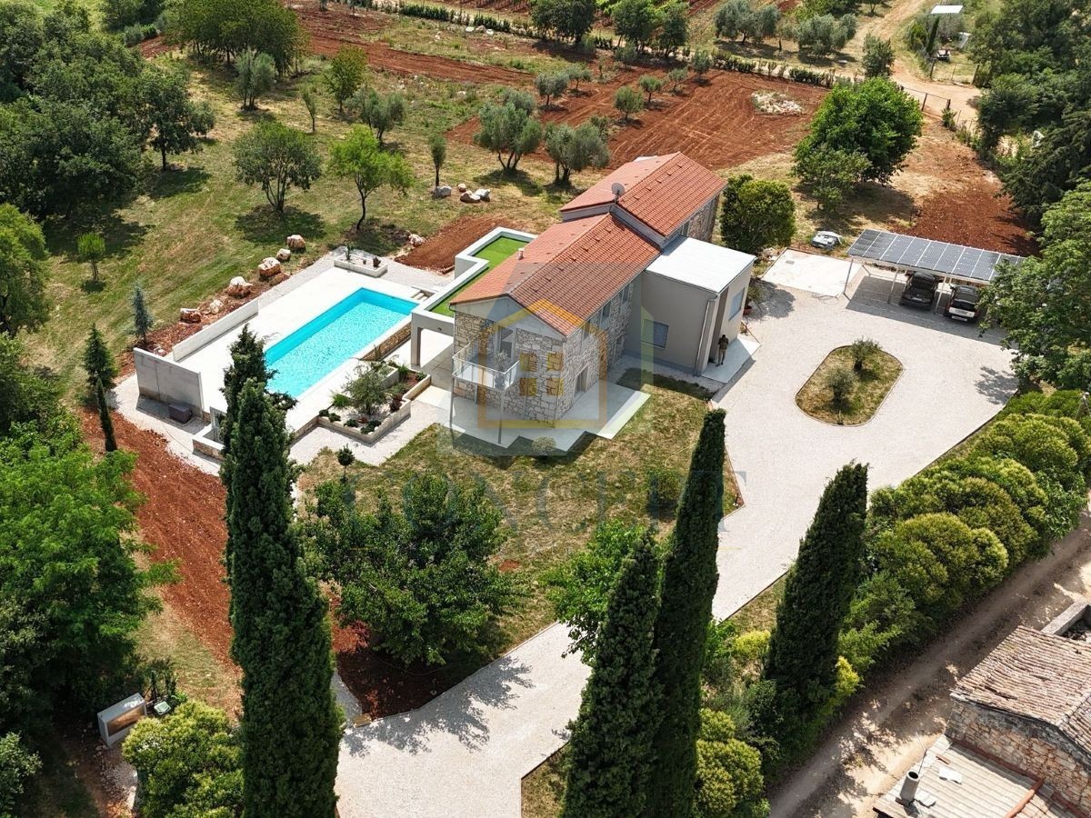Poreč, dintorni, Ristrutturata villa in pietra con piscina e ampio giardino, 12 km dal mare