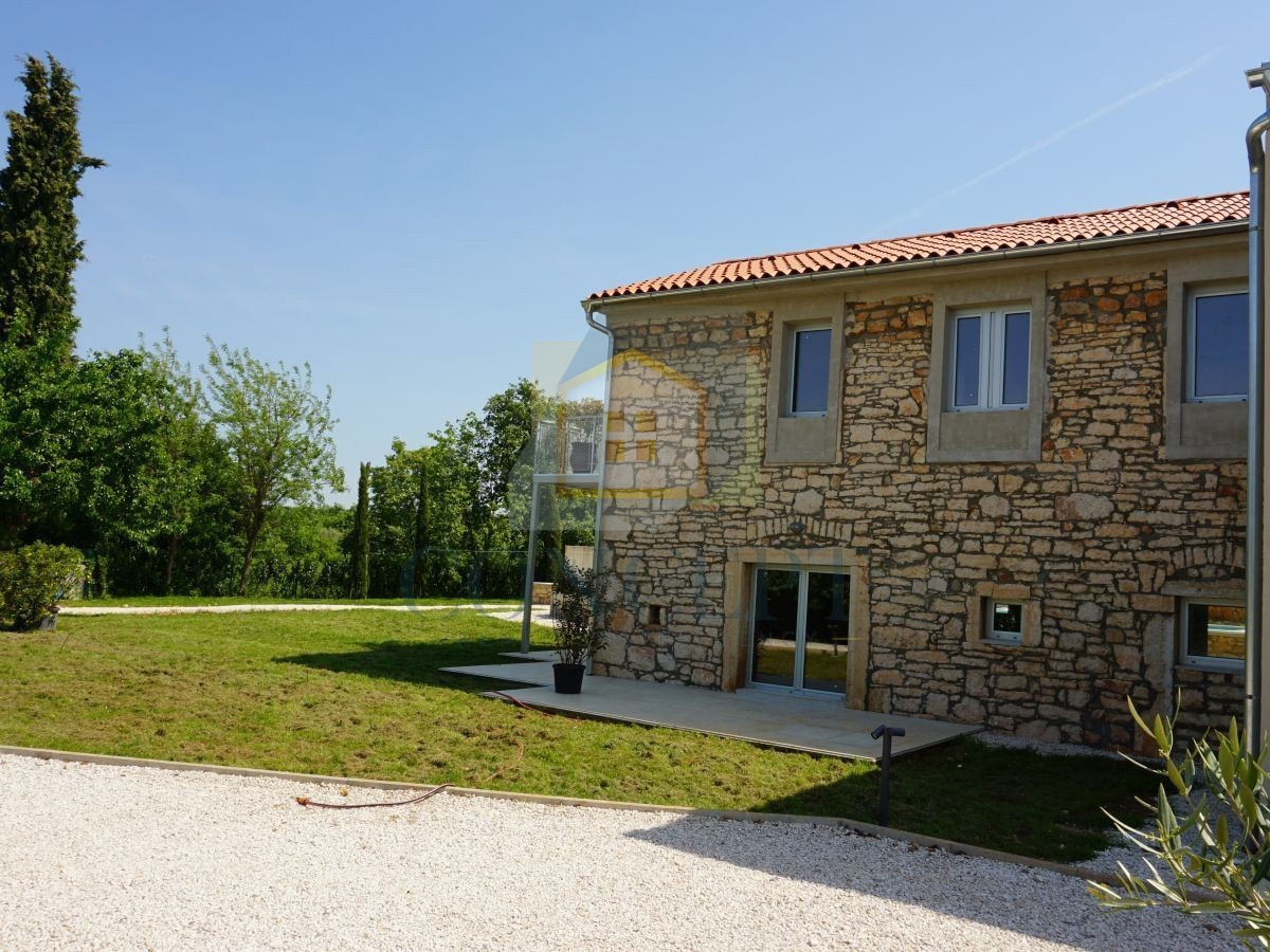 Poreč, dintorni, Ristrutturata villa in pietra con piscina e ampio giardino, 12 km dal mare