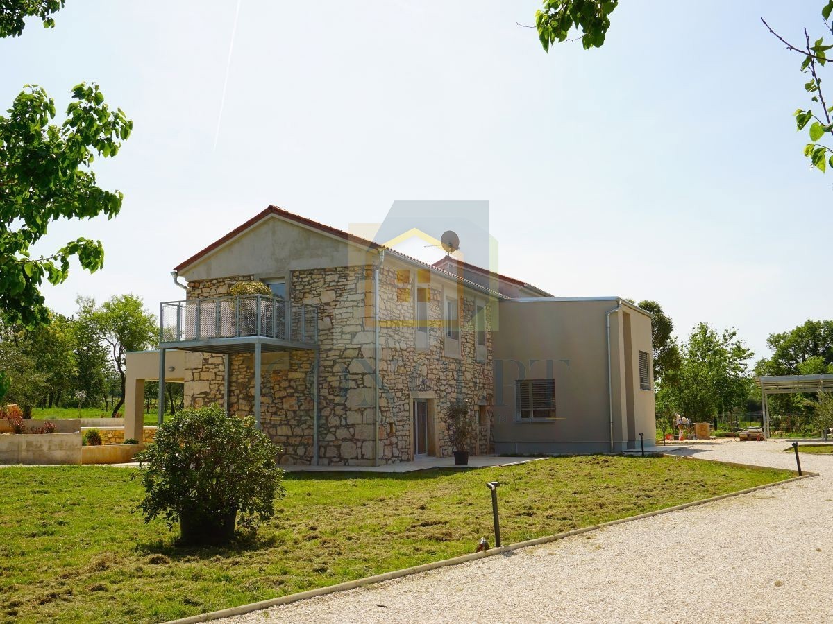 Poreč, dintorni, Ristrutturata villa in pietra con piscina e ampio giardino, 12 km dal mare