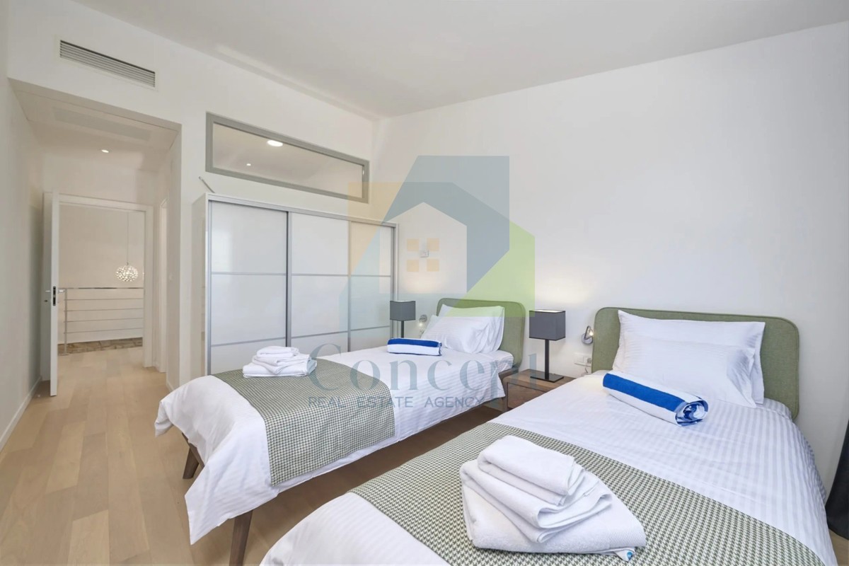 Motovun, dintorni, Prekrasna Villa con 5 camere da letto, piscina e vista su Motovun