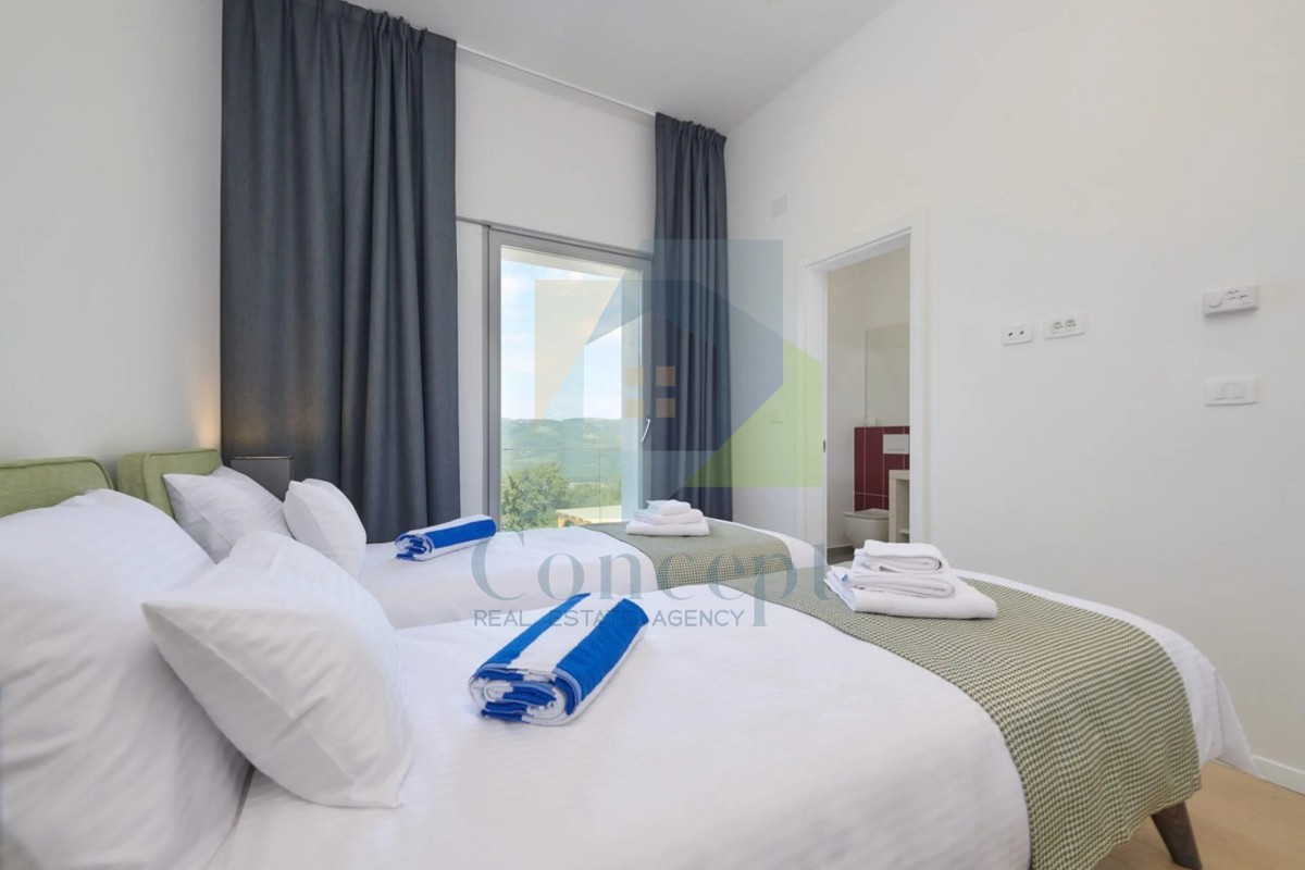 Motovun, dintorni, Prekrasna Villa con 5 camere da letto, piscina e vista su Motovun