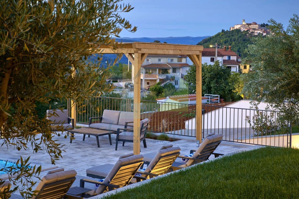Motovun, dintorni, Prekrasna Villa con 5 camere da letto, piscina e vista su Motovun
