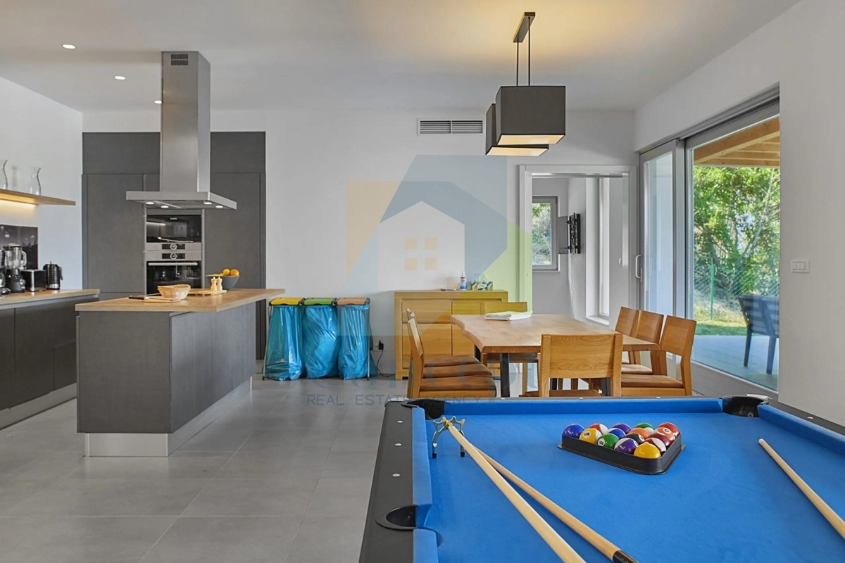 Motovun, dintorni, Prekrasna Villa con 5 camere da letto, piscina e vista su Motovun