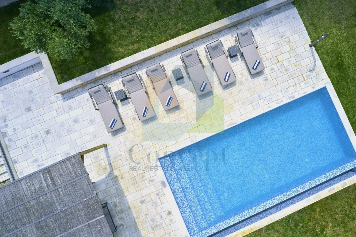 Motovun, dintorni, Prekrasna Villa con 5 camere da letto, piscina e vista su Motovun