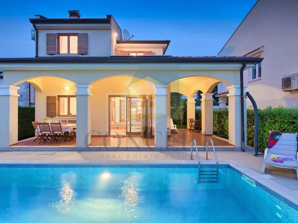 Poreč, dintorni, Casa con piscina e vista mare, 7 km dal mare