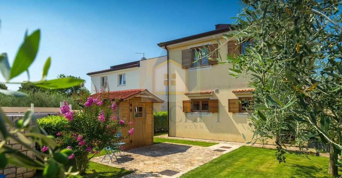 Poreč, dintorni, Casa con piscina e vista mare, 7 km dal mare