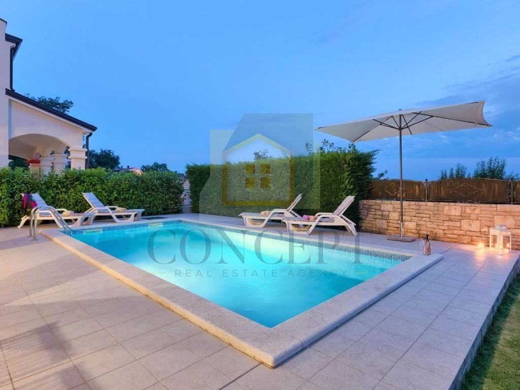 Poreč, dintorni, Casa con piscina e vista mare, 7 km dal mare