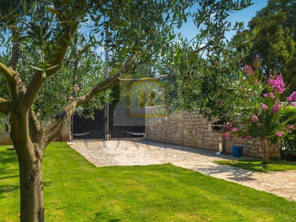 Poreč, dintorni, Casa con piscina e vista mare, 7 km dal mare