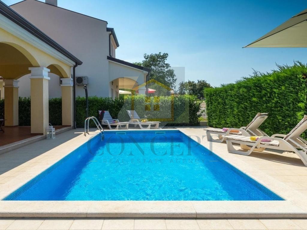 Poreč, dintorni, Casa con piscina e vista mare, 7 km dal mare