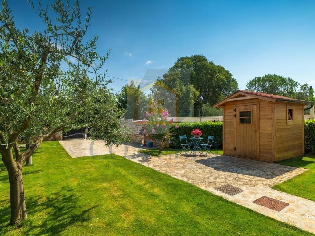 Poreč, dintorni, Casa con piscina e vista mare, 7 km dal mare