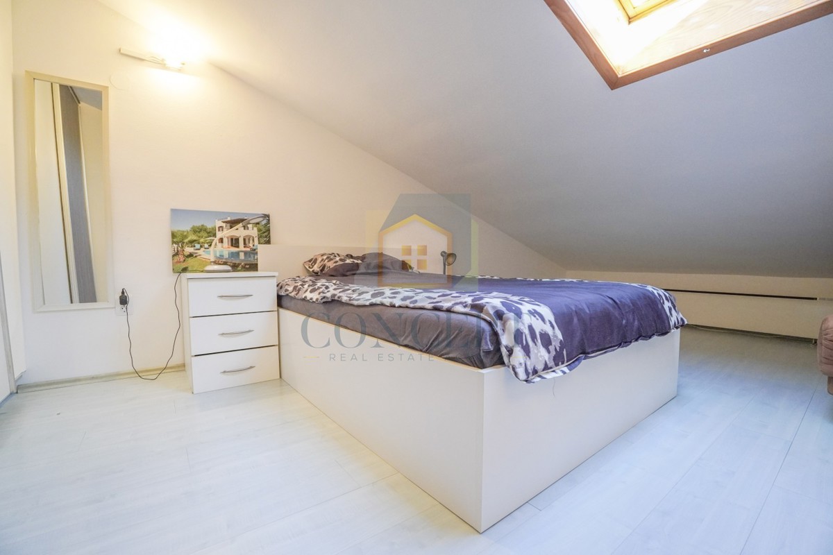 Poreč, dintorni, Ampio appartamento al 3° piano con vista mare, a 4 km dal mare