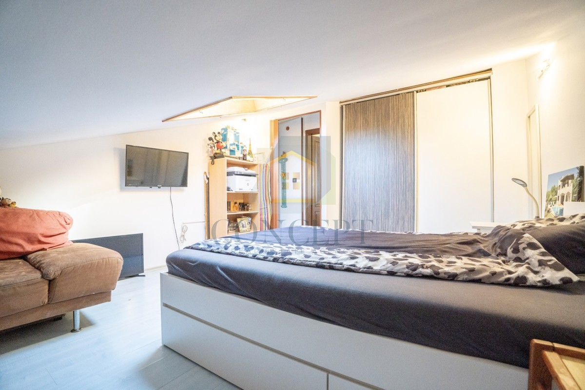 Poreč, dintorni, Ampio appartamento al 3° piano con vista mare, a 4 km dal mare