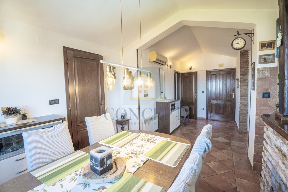 Poreč, dintorni, Ampio appartamento al 3° piano con vista mare, a 4 km dal mare