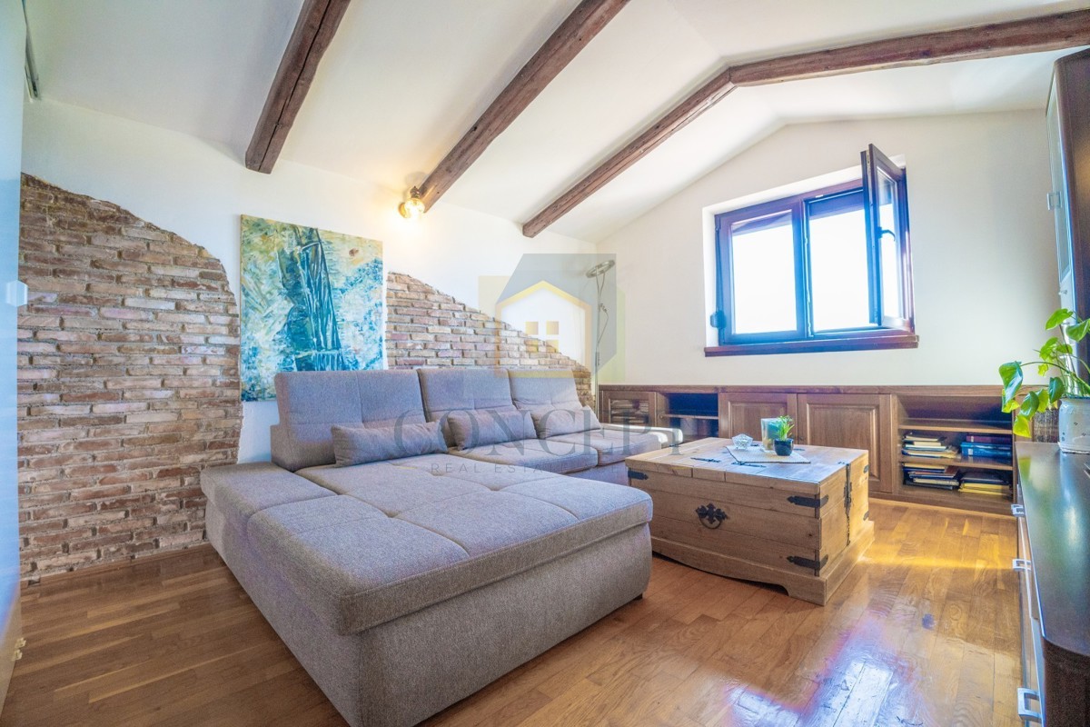 Poreč, dintorni, Ampio appartamento al 3° piano con vista mare, a 4 km dal mare