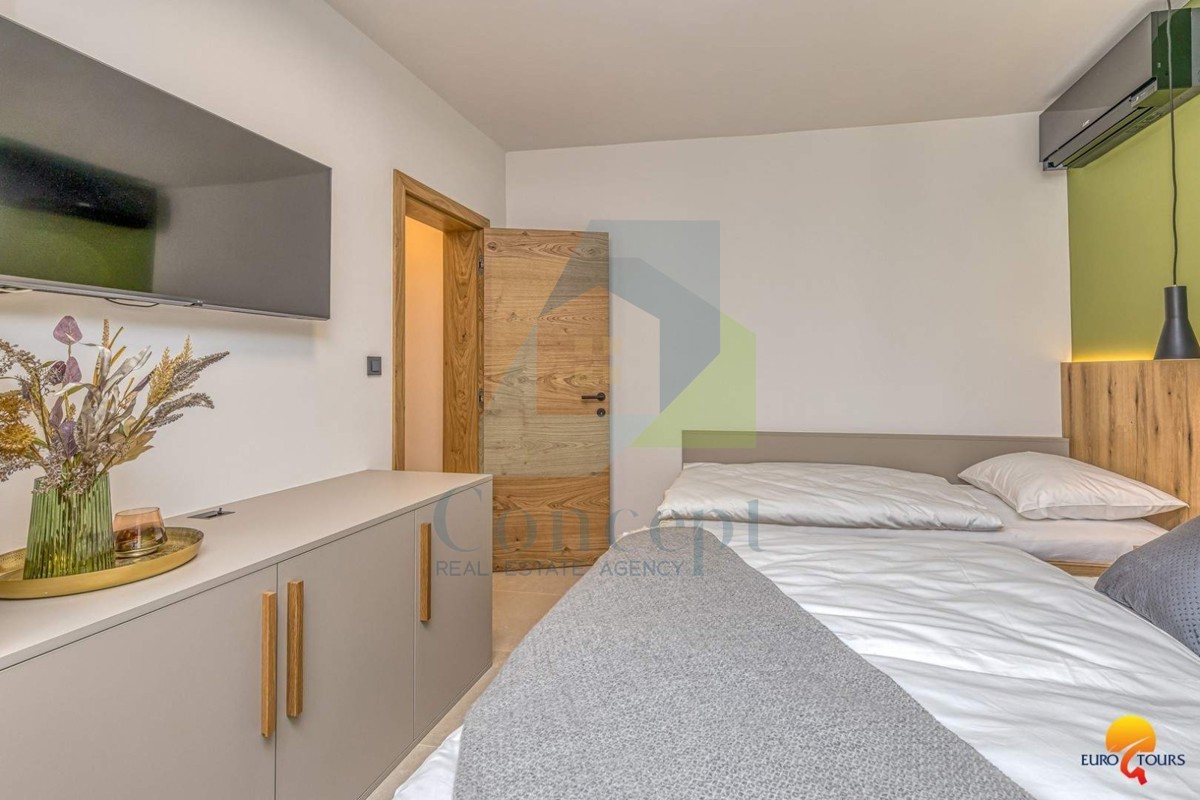 Vrsar, Casa ristrutturata in centro con 3 appartamenti a 350 m dal mare