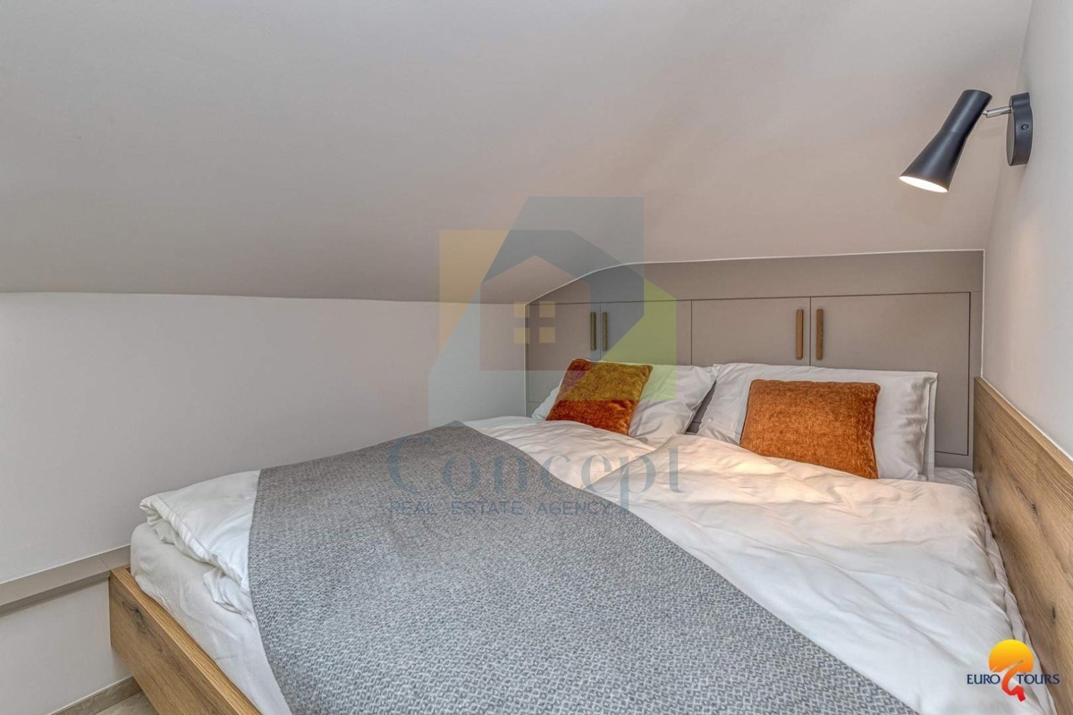 Vrsar, Casa ristrutturata in centro con 3 appartamenti a 350 m dal mare