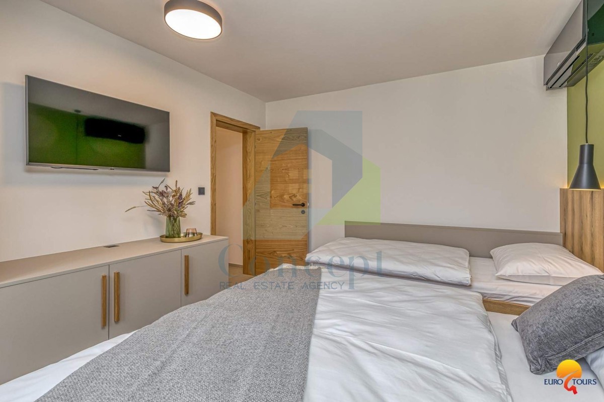 Vrsar, Casa ristrutturata in centro con 3 appartamenti a 350 m dal mare