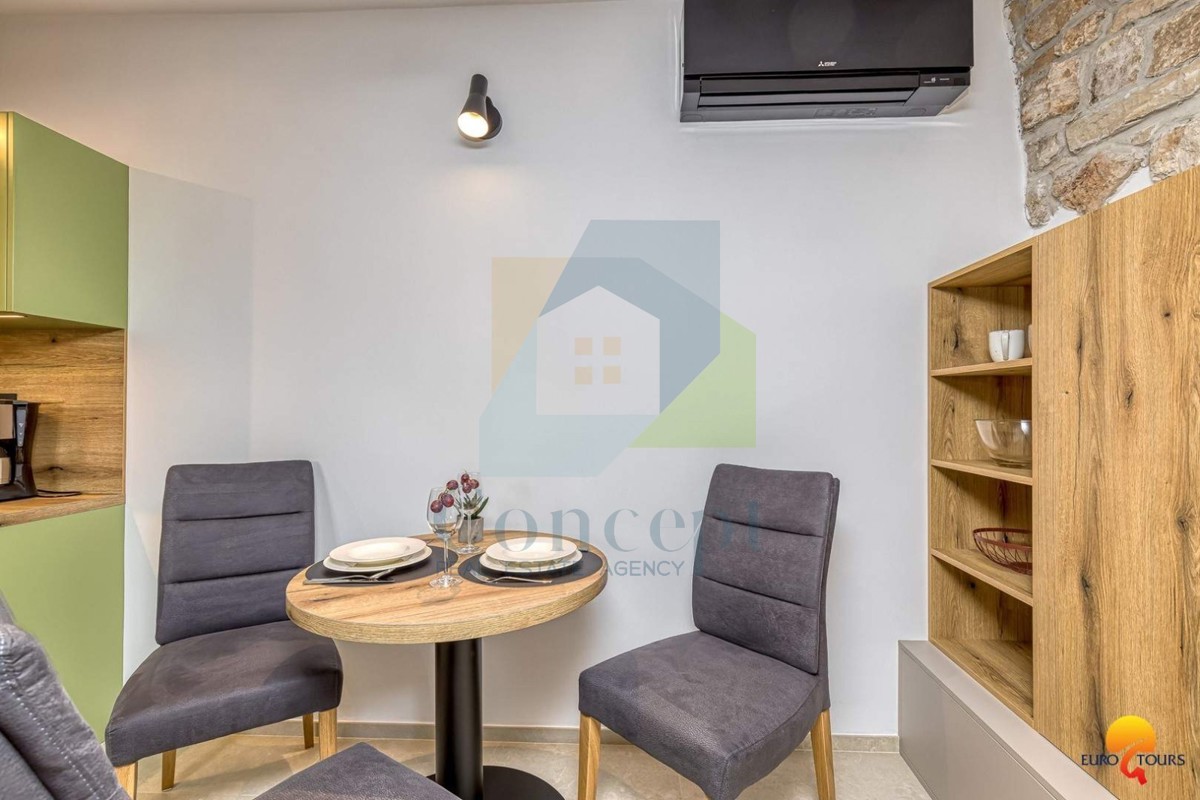 Vrsar, Casa ristrutturata in centro con 3 appartamenti a 350 m dal mare