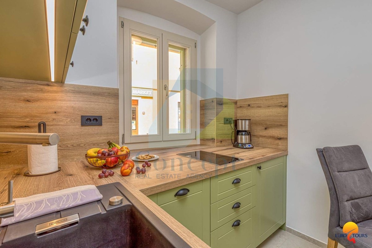 Vrsar, Casa ristrutturata in centro con 3 appartamenti a 350 m dal mare