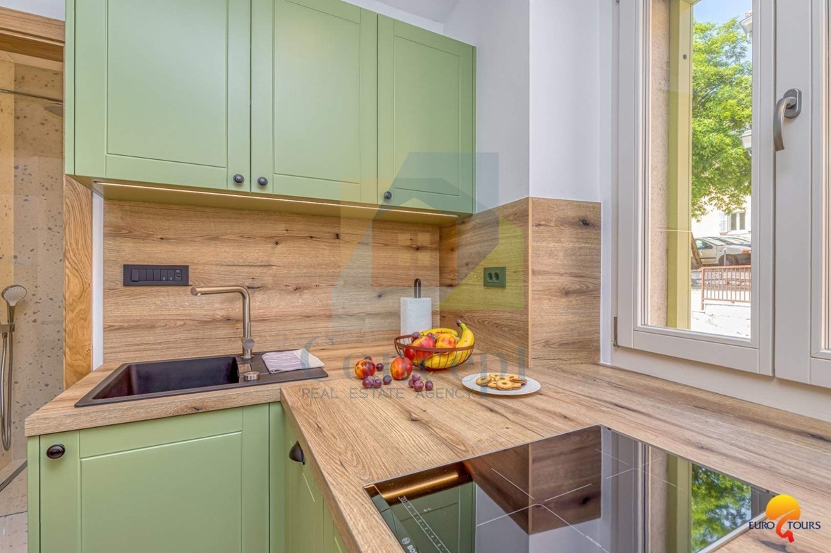 Vrsar, Casa ristrutturata in centro con 3 appartamenti a 350 m dal mare