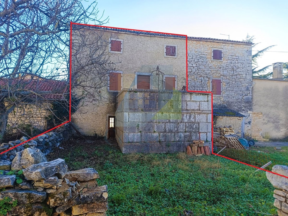 Poreč, dintorni, Casa da ristrutturare con edificio aggiuntivo