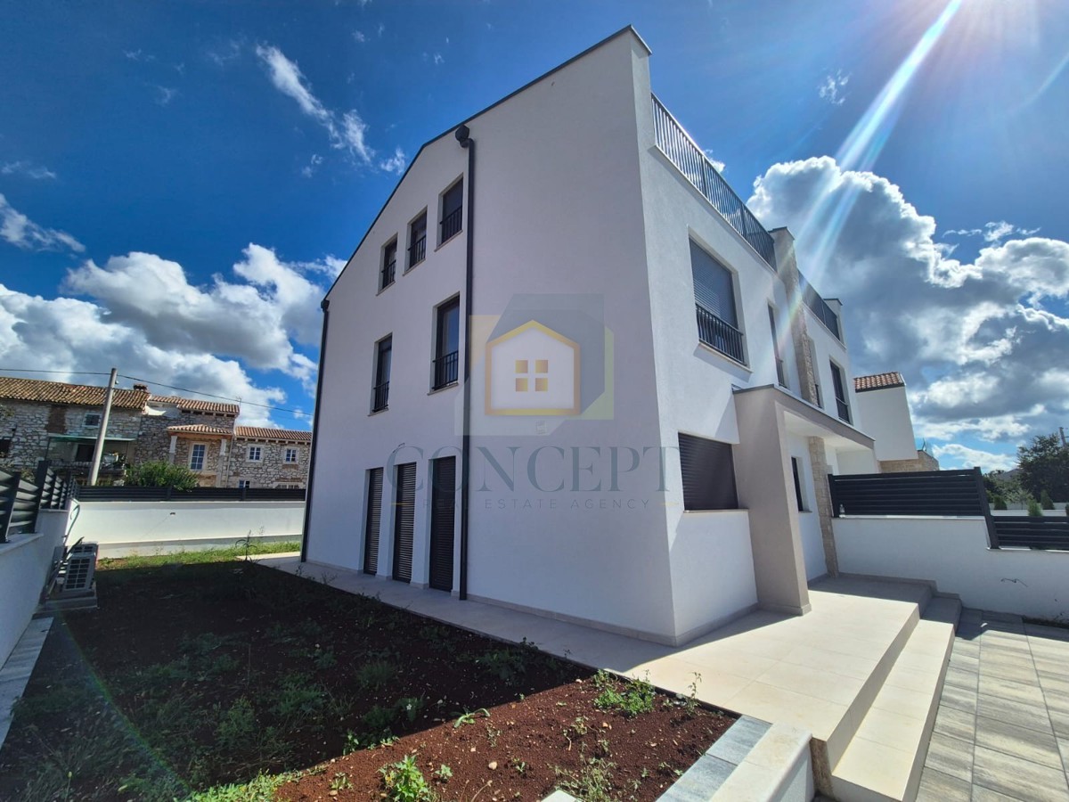 Poreč, dintorni, Doppia casa moderna con vista mare