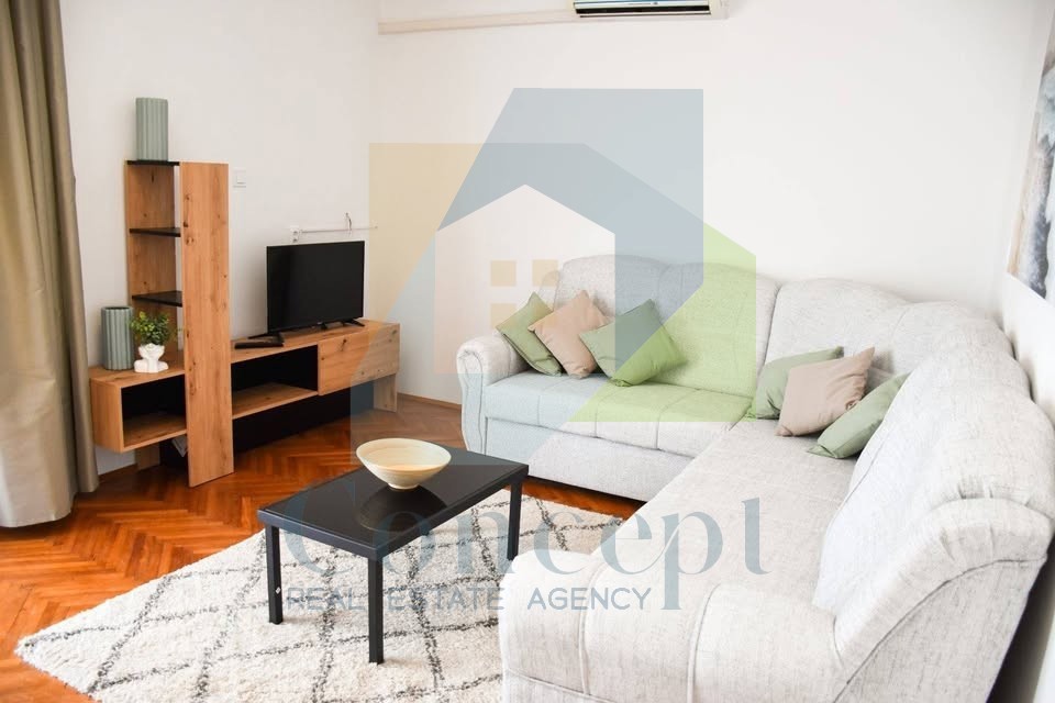 Poreč, centro più ampio, Ampio appartamento al piano di un edificio di dimensioni ridotte, 400 m dal mare