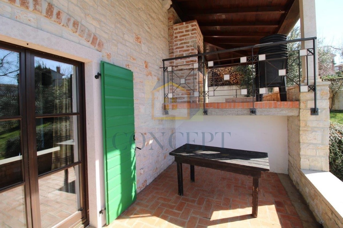 Poreč, dintorni, Incantevole villa in pietra con piscina e vista mare, a 15 km dal mare