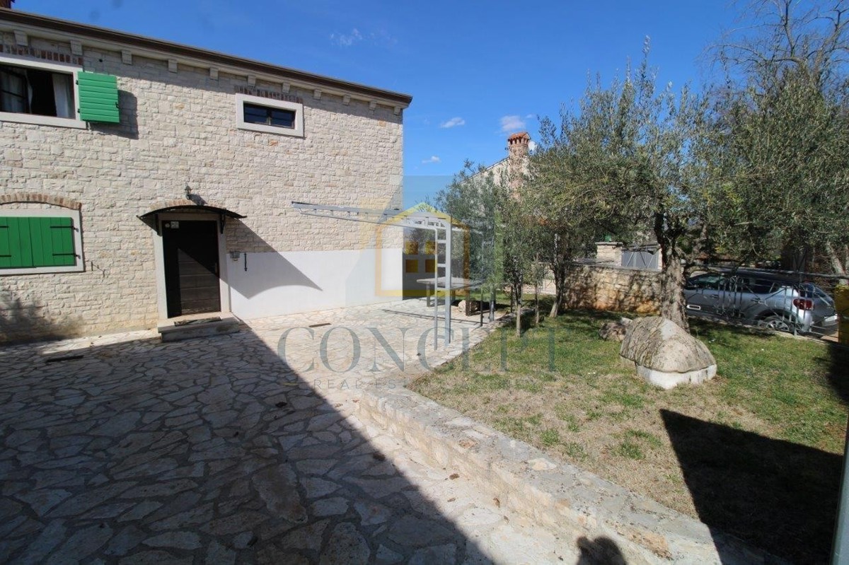 Poreč, dintorni, Incantevole villa in pietra con piscina e vista mare, a 15 km dal mare