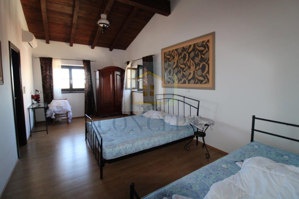 Poreč, dintorni, Incantevole villa in pietra con piscina e vista mare, a 15 km dal mare