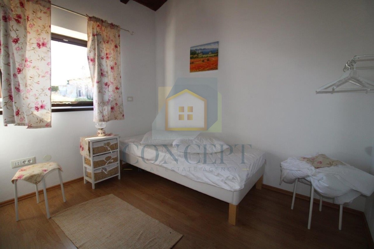 Poreč, dintorni, Incantevole villa in pietra con piscina e vista mare, a 15 km dal mare