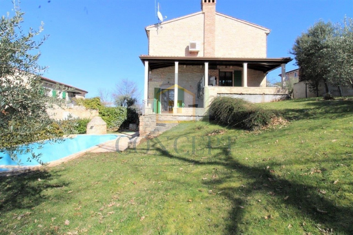 Poreč, dintorni, Incantevole villa in pietra con piscina e vista mare, a 15 km dal mare
