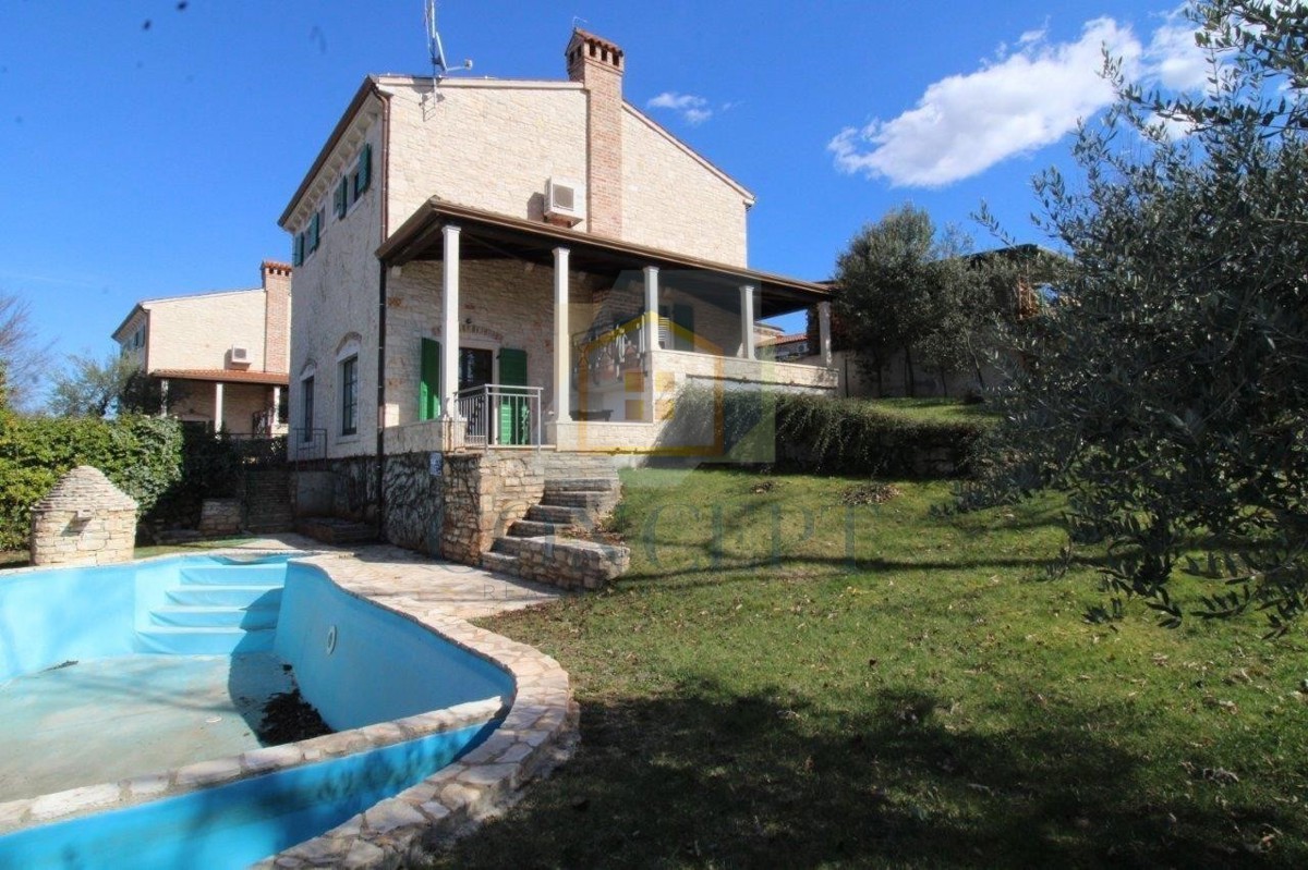Poreč, dintorni, Incantevole villa in pietra con piscina e vista mare, a 15 km dal mare