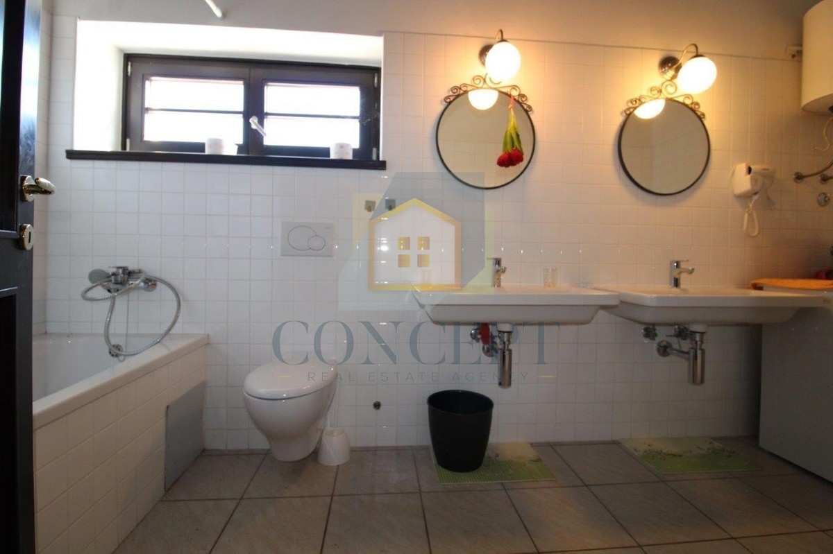 Poreč, dintorni, Incantevole villa in pietra con piscina e vista mare, a 15 km dal mare