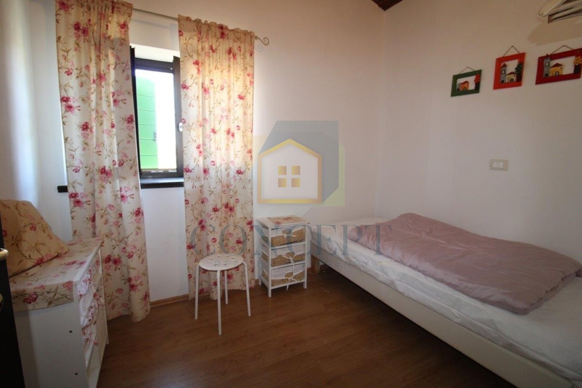 Poreč, dintorni, Incantevole villa in pietra con piscina e vista mare, a 15 km dal mare