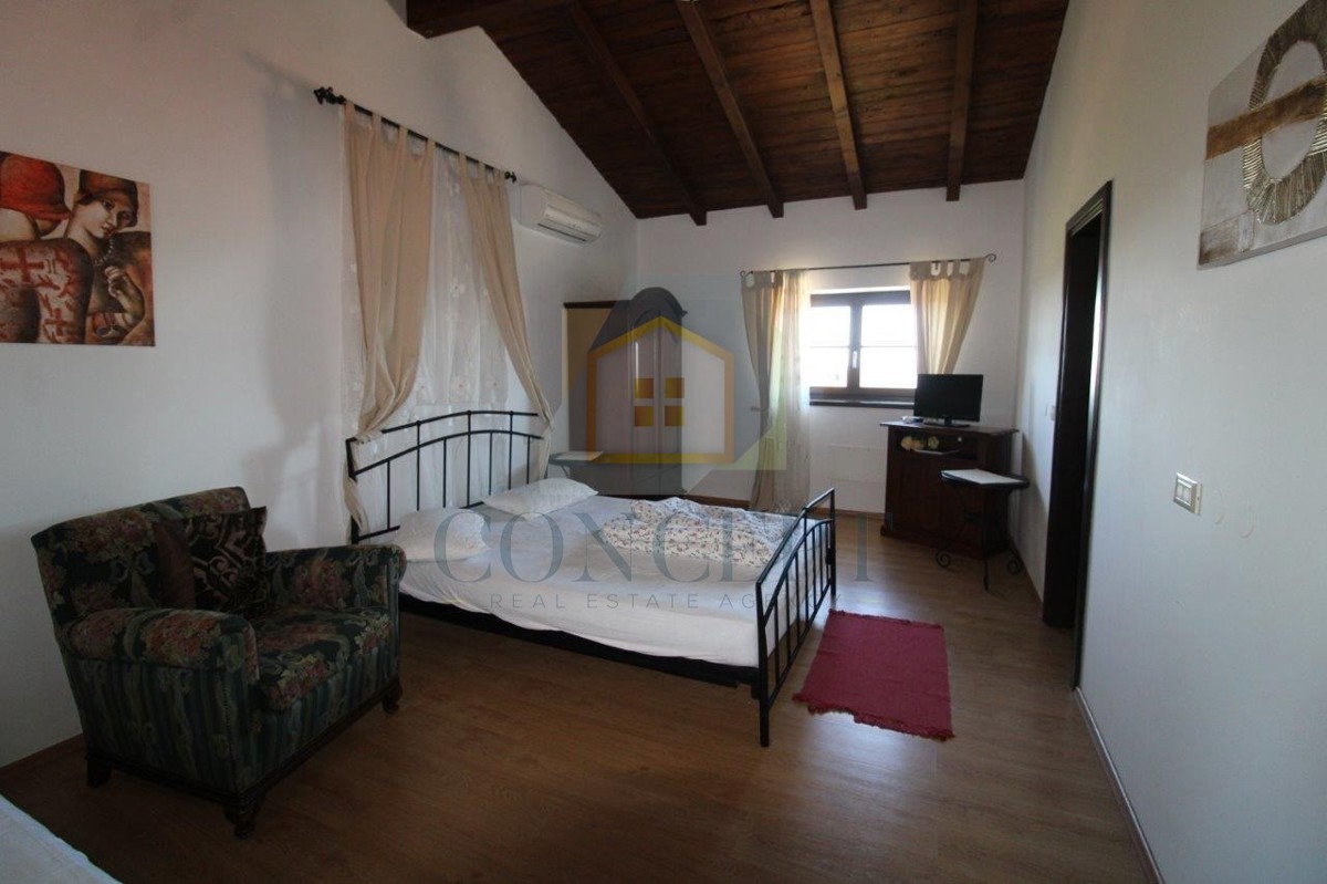 Poreč, dintorni, Incantevole villa in pietra con piscina e vista mare, a 15 km dal mare