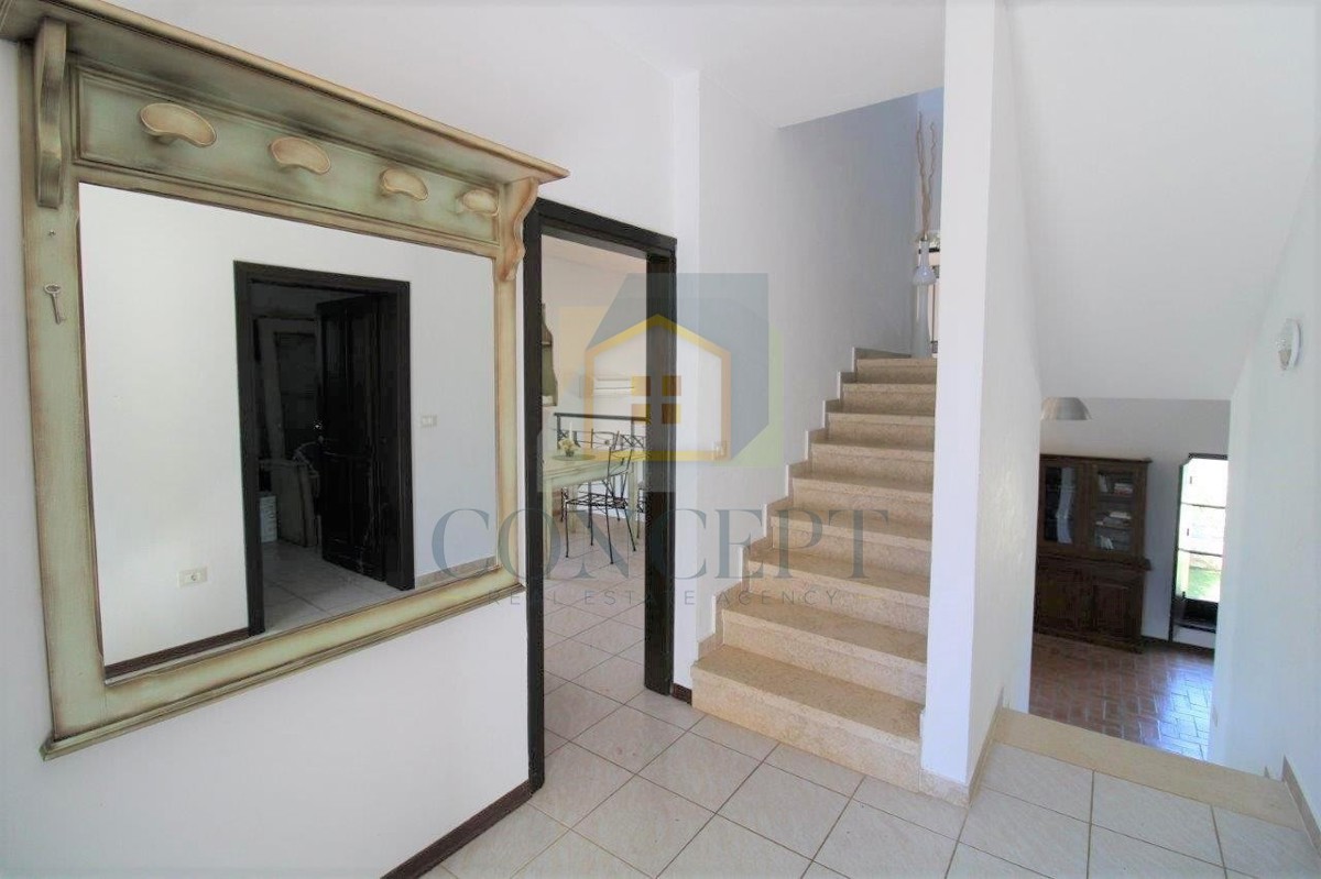 Poreč, dintorni, Incantevole villa in pietra con piscina e vista mare, a 15 km dal mare